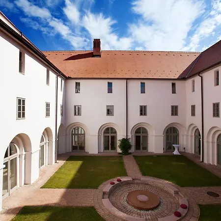 Monastery 4* ショプロン