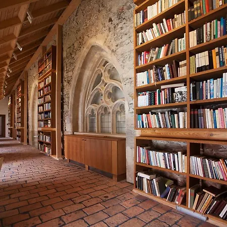 מלון Monastery סופרון