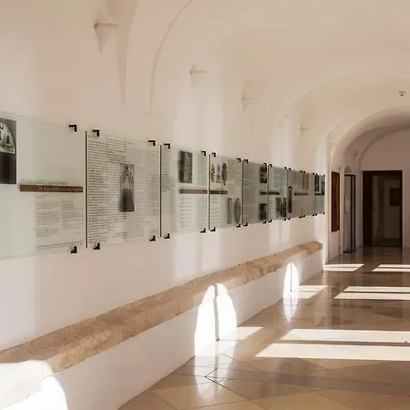 מלון Monastery סופרון